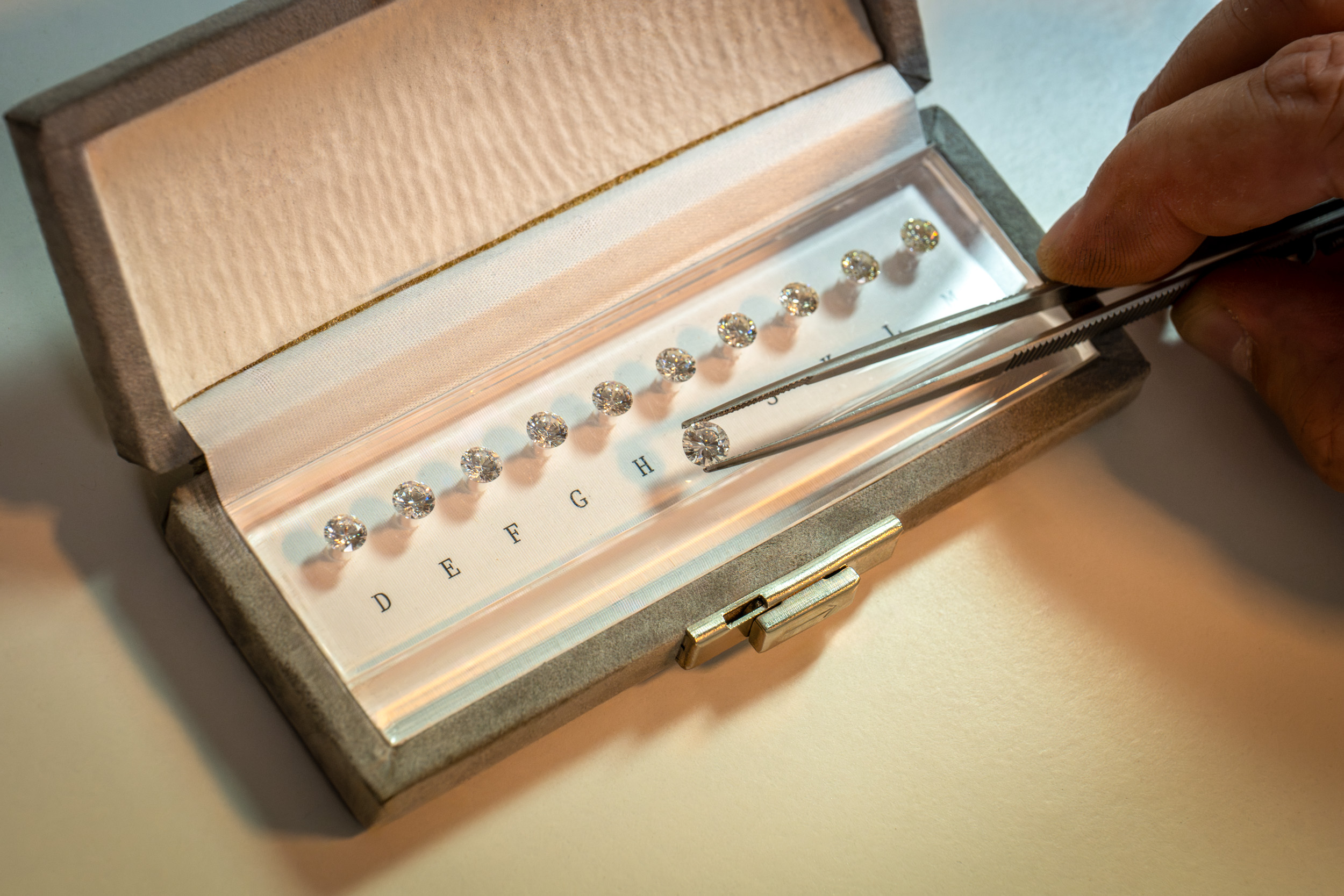 Set di diamanti campione per la valutazione del colore